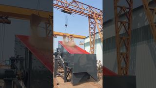 Üç katmanlı titreşimli elek fabrika testi çalışıyor. 2160 model üç katmanlı titreşimli elek