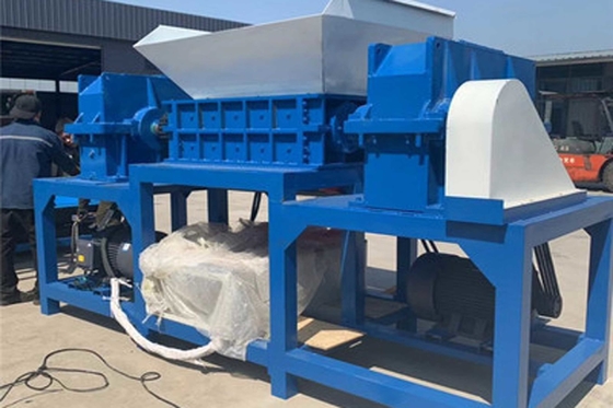 Atık Lastik Geri Dönüşümü İçin HT800 Model Atık Geri Dönüşüm Parçalayıcı Makinesi