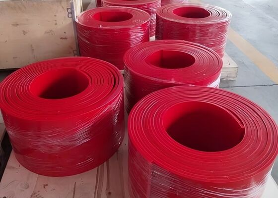 Polyurethane taşıyıcı etek tahta Siyah PU malzemesi Uzun hizmet ömrü Maden taşıyıcı