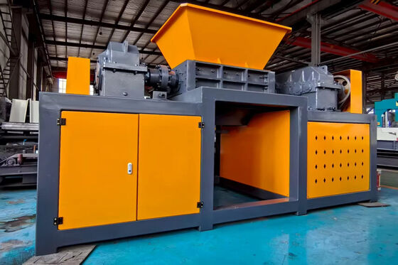 Çift motorlu parçalayıcı makinesi 60kW lastikler için toplam güç