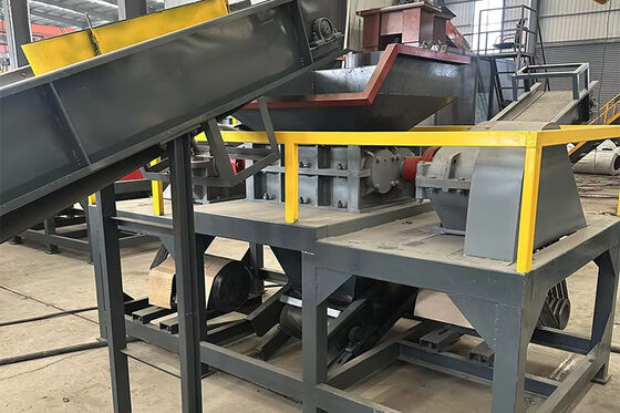 800-1500kg/h sert plastik parçalar için çift şaftlı parçalayıcı