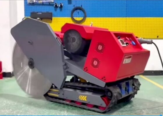 Sualtı Kesimi ve Fabrika Tabanının Sökülmesi İçin Suya Dayanıklı Motorlu Çift Amaçlı Kesme Testere