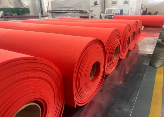 Yüksek aşınmaya dayanıklı Doğal Kauçuk Liner 80 Kıyısı A Sertliği ve Bolt Sabit Montajı ile Kullanım Dayanıklı Kauçuk Yapısı